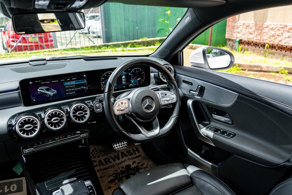 LanchesterAutos's tweet photo. The interior https://t.co/jmYf09upY8
