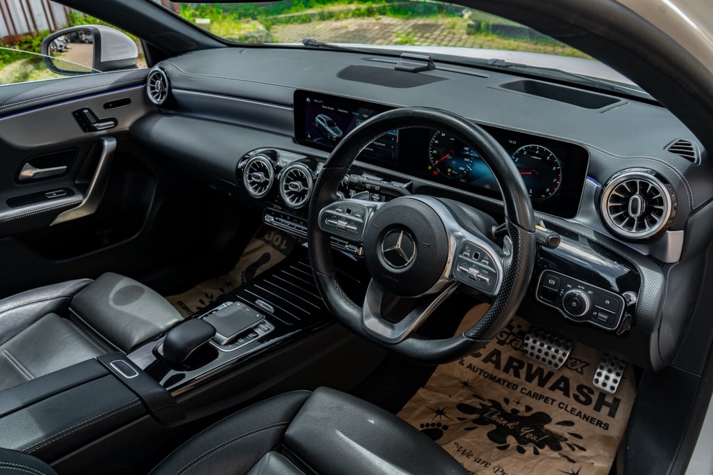 LanchesterAutos's tweet photo. The interior https://t.co/jmYf09upY8