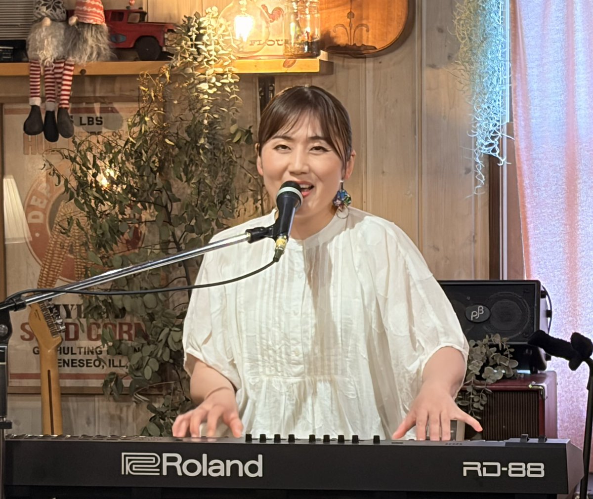 8181Hiroyuki's tweet photo. 楽しんでます😊
いまレトロポップ食堂の「Piano Fes」で有梨さんの演奏を聴きながらオムライスカレーを食しています。 https://t.co/G4WmrdmVWF