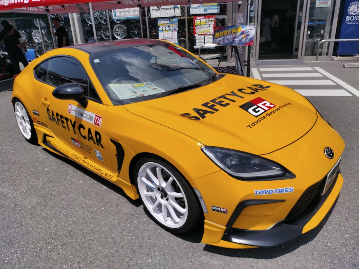 Mihara_circuit's tweet photo. カーポートマルゼン東大阪店さんにて
Reve D ラジコン体験走行会が開催されています🎉
ちょこっと遊びに行って来ました😸
Arise 搭載の RDX を遊ばせて貰えたし
タカヒロさんとお話しも出来たし
最高でした✨🤩
お近くに住まわれてるかたいらっしゃったら是非遊びに行ってみてくださぁい✨😆 https://t.co/kjYxvTwpDP