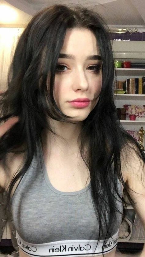 jhamzito's tweet photo. Selfie vibes sleek grey crop top, bold makeup, and effortless casual chic
FVfl https://t.co/LZdZrzCA0m