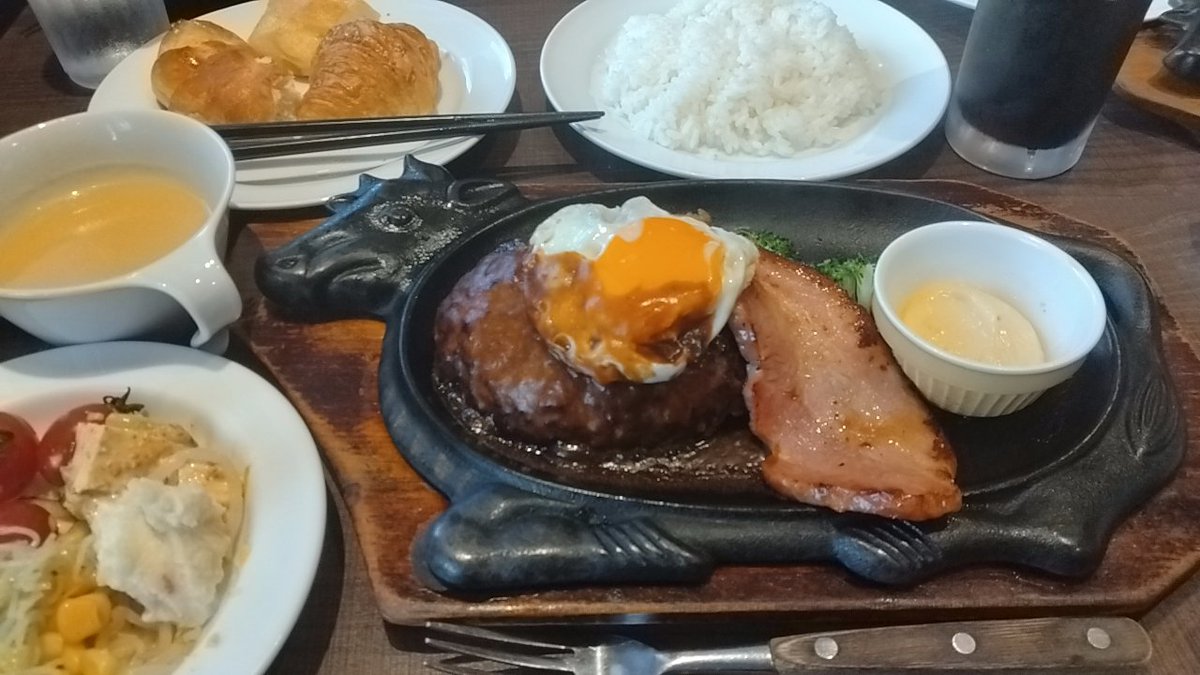 ALTkouma's tweet photo. 昼食にハンバーグ https://t.co/Sl6xENkM5j