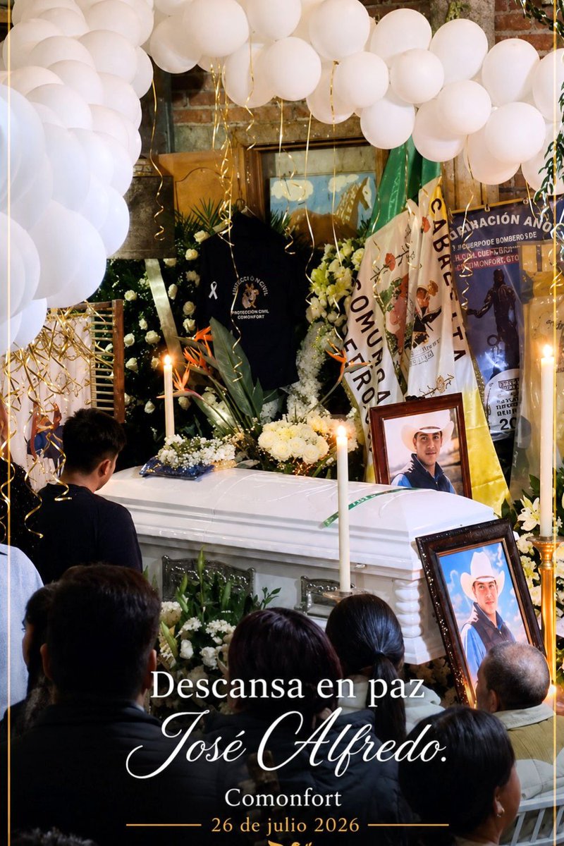 NewsSanmiguel's tweet photo. 1️⃣🖤 Hoy #Comonfort despide a José Alfredo Torres Mora, estudiante de Enfermería, hermano peregrino y voluntario de PC y Bomberos

Dedicó su vida a servir a los demás y fue asesinado en un asalto para despojarlo de su camioneta. Descansa en paz. 🕊️💔 

#JusticiaParaJoséAlfredo https://t.co/6tly4lkm6J