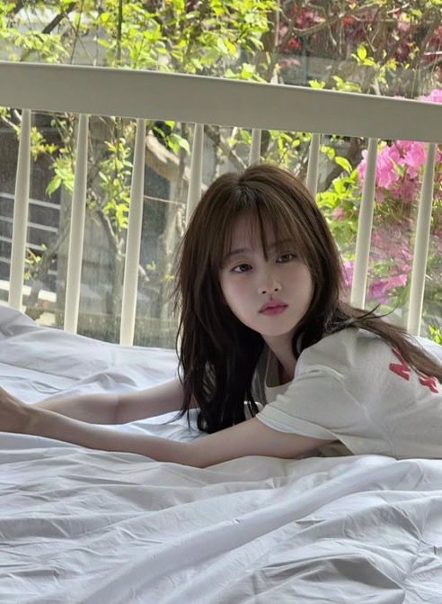 7ZBq7rHzac22820's tweet photo. 대체 이런거 올리면서 지가 보정은 왜 하는거냐? 진짜 얼탱이가 없네;;
두번째 사진들이 원본임 https://t.co/NWoxBb94SJ