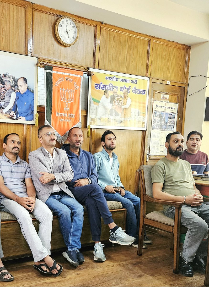 Rathour4BJP's tweet photo. आज भाजपा प्रदेश मुख्यालय, दीपकमल चक्कर में देश के यशस्वी प्रधानमंत्री आदरणीय श्री नरेंद्र मोदी जी के लोकप्रिय मासिक कार्यक्रम 'मन की बात' को पार्टी के सम्मानित कार्यकर्ताओं के साथ सुनने का सौभाग्य प्राप्त हुआ।

#BJP4Himachal 
#MannKiBaat #NarendraModi #BJP #ViksitBharat l https://t.co/RFrjoBVCzY