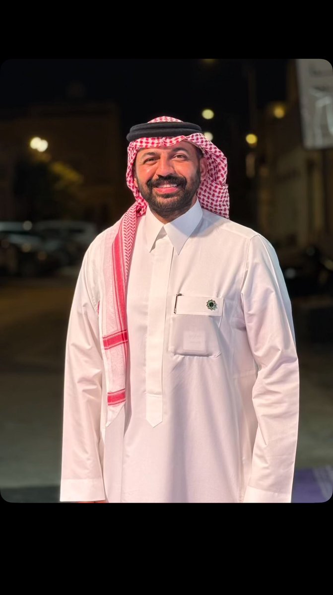 obayah_01's tweet photo. #عاجل_الان 🚨

ليست مجرد دورة…
وليس مجرد محتوى عقاري…
بل مدرسة عقارية حديثة.

وأعلنها بكل فخر:

أنا رائدها ومؤسسها.

اليوم بدأت أرى عشرات الحسابات تتحدث عن رحلة العميل العقارية، وعن التحول الرقمي، وعن تكامل الخدمات، وعن تغيير طريقة العمل في السوق.

بعضهم يضيف ويطوّر، وبعضهم يكرر الفكرة بصياغة مختلفة.

وهذا أمر طبيعي.

لأن الأفكار عندما تكون مؤثرة، لا تبقى حبيسة صاحبها، بل تنتقل إلى السوق كله.

منذ البداية كنت أقول:

انتهى زمن بيع العقار فقط.
وبدأ زمن إدارة رحلة العميل العقارية.

ومن هنا ولدت فكرة المدرسة العقارية الحديثة؛ مدرسة ترى أن العقار لم يعد مجرد صفقة، بل رحلة متكاملة تبدأ من احتياج العميل وتنتهي بخدمته.

عندما تنتقل هذه الرؤية إلى الآخرين، ويبدأ السوق في تبنيها، فهذا ليس مجرد انتشار لفكرة…

بل دليل على أن هناك منهجًا جديدًا بدأ يتشكل.

وأكررها بكل فخر:
أنا رائد ومؤسس #المدرسة_العقارية_الحديثة.
#مدرسة_المستشار_سعد_العقارية. 

#منصة_تبين #عين_العقار #شاي_عقار #مثلث_العقار #الوعي_العقاري #الثقافة_العقارية