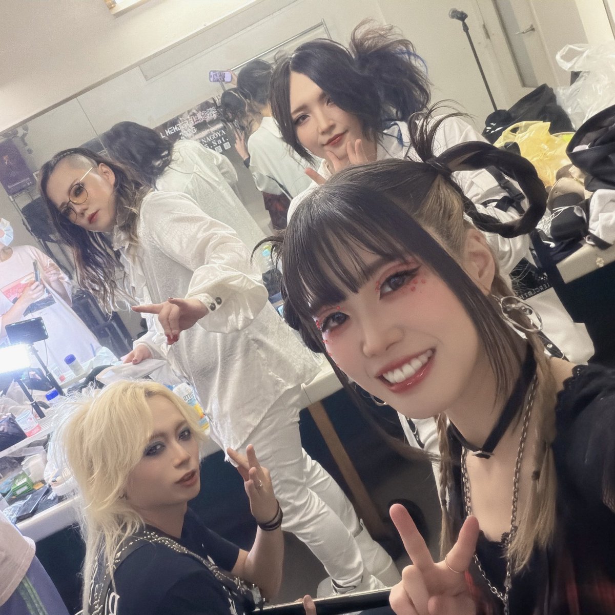 NA_shc4's tweet photo. ICEMATE❄️
ツアー初日おつかれ様でした！！
準備に追われる日々だったけどようやくスタートしたね
あとはファイナルに向けて走り切るだけ
正直始まる前から挫けそうになることはたくさんあったけど、2マンだからこそ一緒に頑張る仲間がいるからこそ、私達きっとまだまだやれるよね
一緒に夢叶えようね https://t.co/pw0IJL6nWK