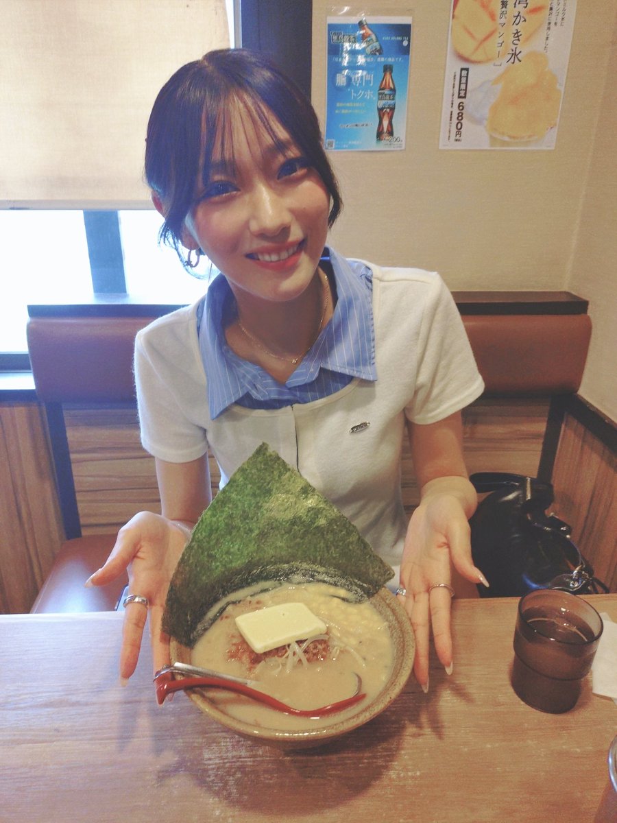 0914Time's tweet photo. 内藤沙季さんとラーメン🍜
緊張してラーメンが喉を通らない←

⚠プロモーション https://t.co/3YumVcK9YT