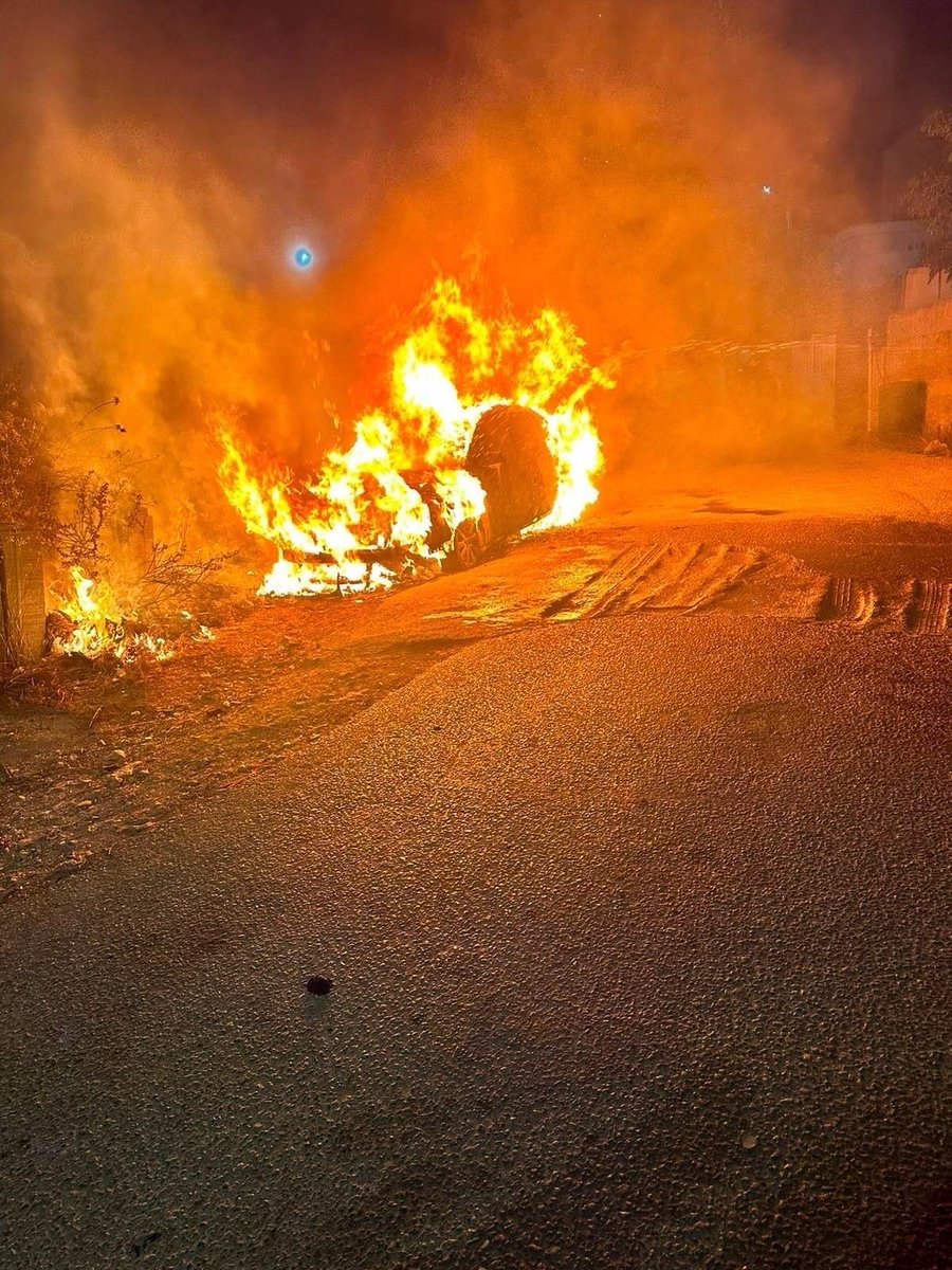 EyeonPalestine's tweet photo. Settlers attack the village of Beitillu, west of Ramallah, and burn a number of citizens’ vehicles. https://t.co/QZKJyLCI6h