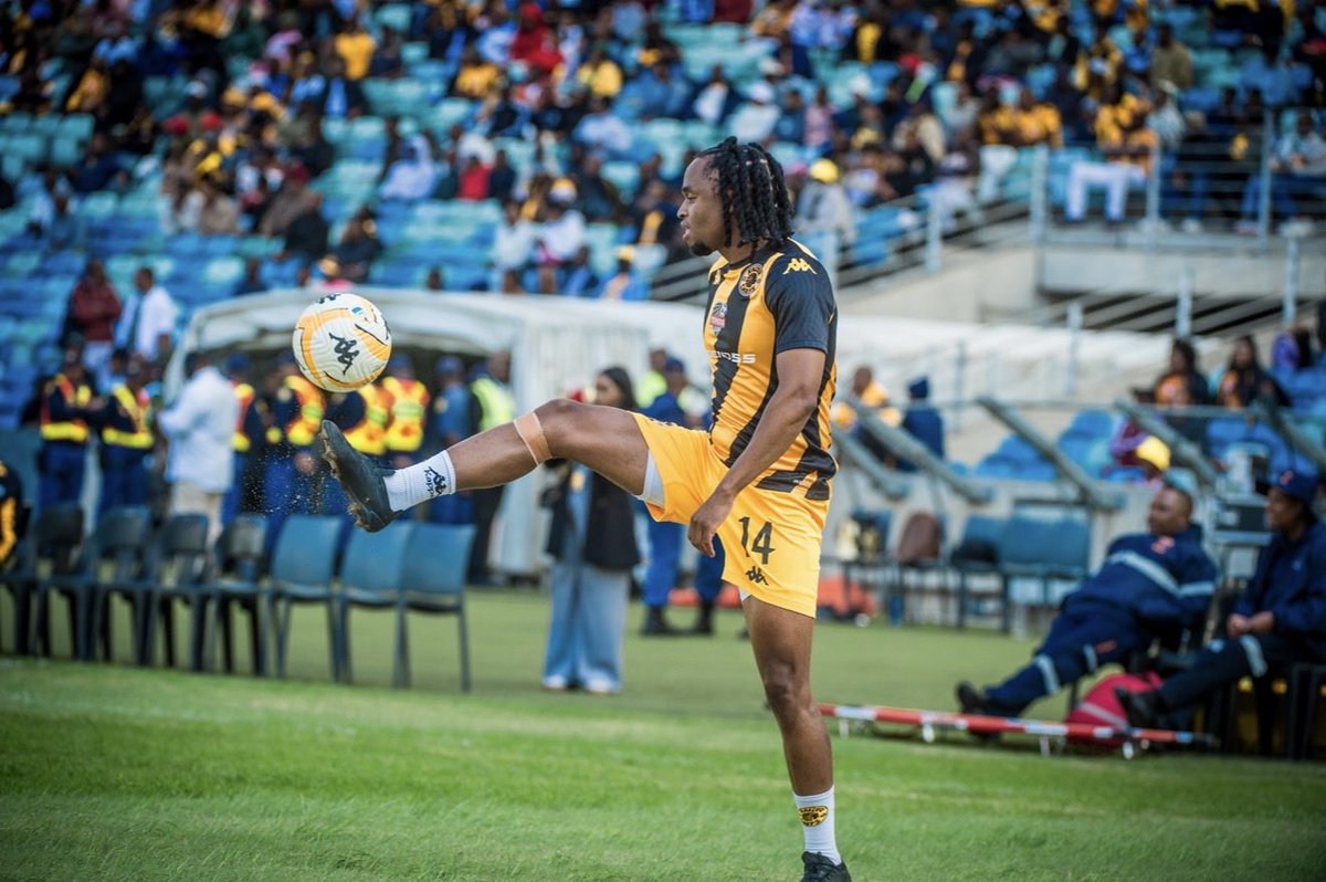 siphiweshabba's tweet photo. Matchday ⚽️🏟️📺
@KaizerChiefs Legends vs Jozi Masters  💛&amp;✌🏿🔥🔥🔥
#toyotacup https://t.co/m573FMD2by