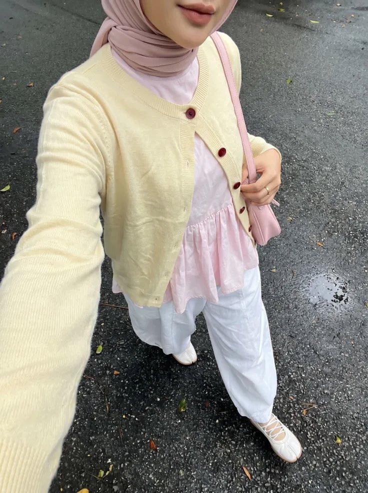 chawmomilee's tweet photo. Bukti kalau colorful outfit nggak pernah gagal 🍡⭐️🌸🌈 >> 

a thread https://t.co/7P8UC3ghwA