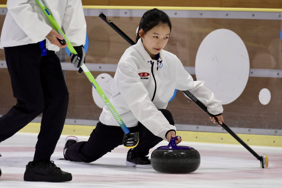 zennoh_sports's tweet photo. 🥌第５回全農全日本中学生カーリング選手権大会in新潟🥩

【３位決定戦】　
チーム愛知Jr.(愛知)と御代田中学校(長野)の試合は、9-1でチーム愛知Jr.が勝利✨

最後の一投まで全力で目が離せませんでした🔥

「ニッポンの食」パワーで がんばれ！🇯🇵

#カーリング #全農 #新潟 https://t.co/1fNijsVyh1