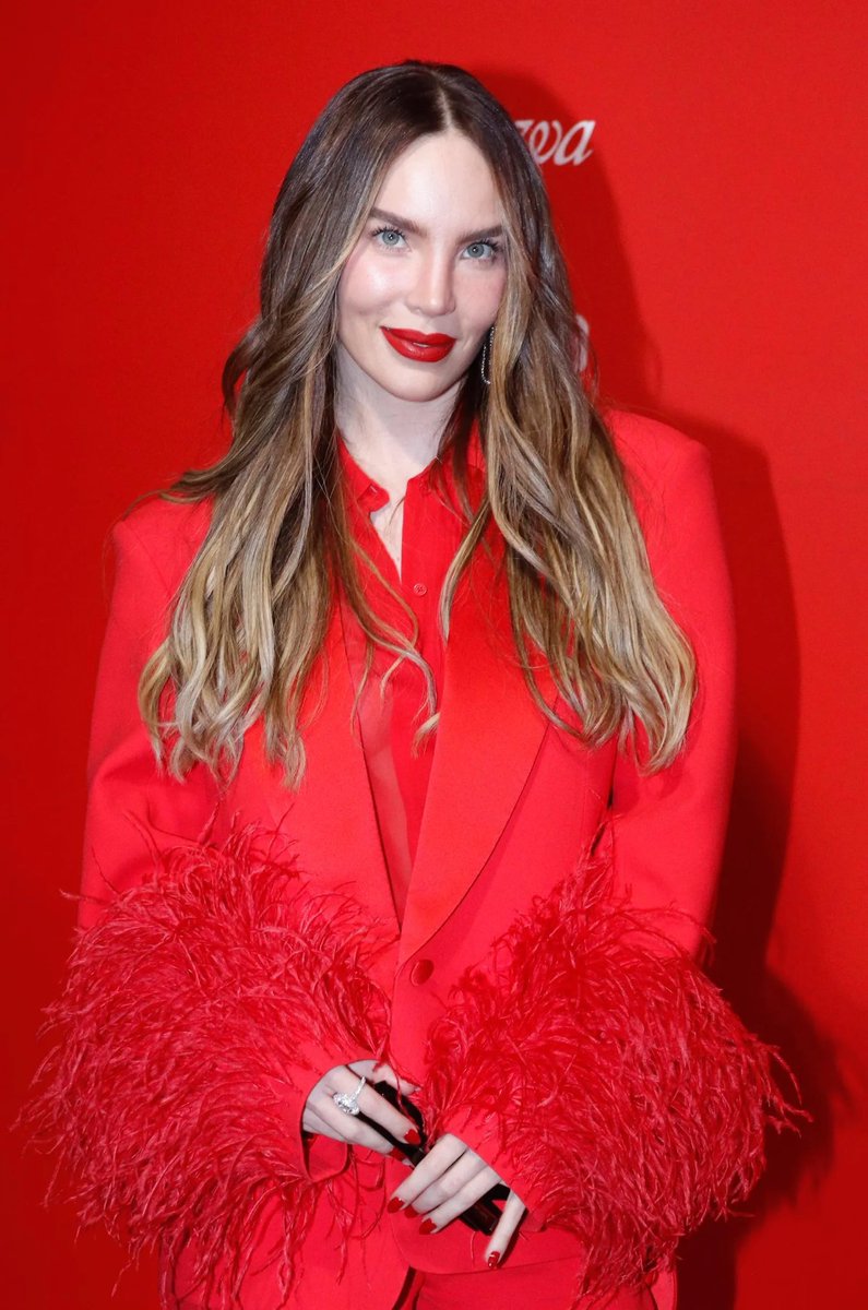 DAMADlVINA's tweet photo. Kenia OS en getty        Belinda en getty😭 https://t.co/48hC7zQeMo