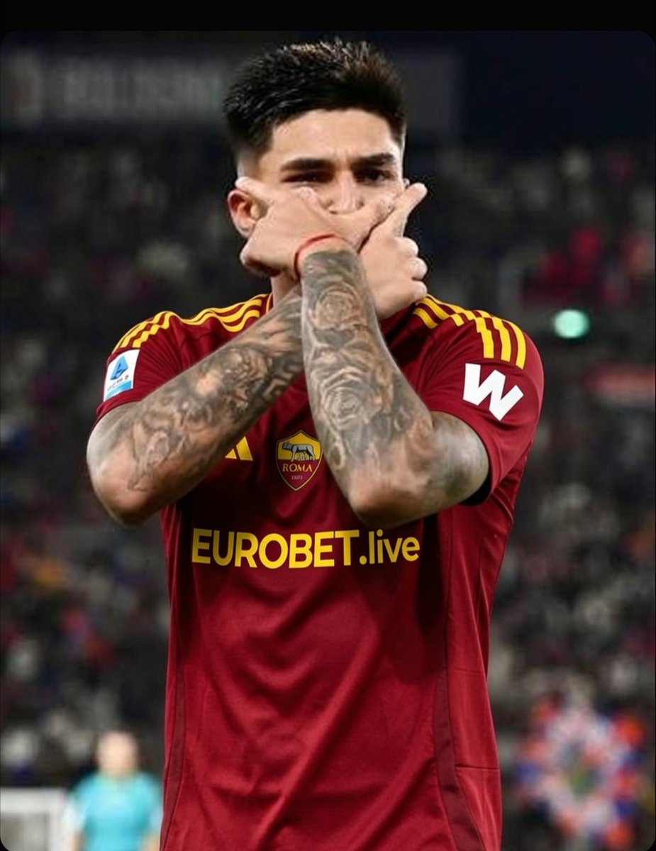 86_tia's tweet photo. 35 milioni complessivi e accordo fino al 2031 per Santiago #Castro : la #asRoma piazza una zampata seria per un attaccante moderno e velenoso perfetto per il gioco di #Gasperini . Ora però usiamo la stessa ferocia per chiudere gli esterni prima che inizi il campionato. https://t.co/EiokD88bRj