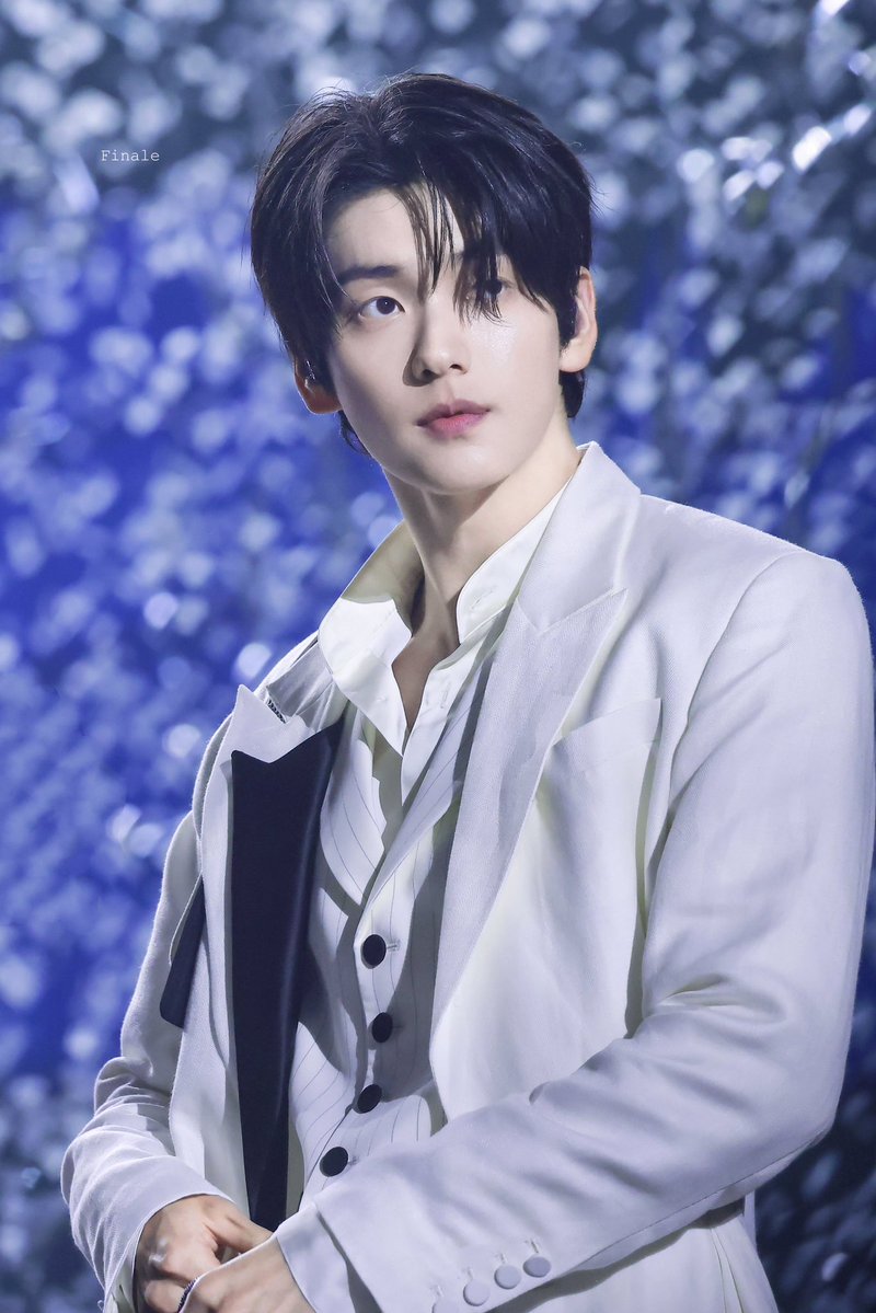 soobcave's tweet photo. my sibling passed by while i was looking at kmas soobin pictures and they said he looks like a prince. Yes yes… a fair assessment and I agree… i am about to lose my sanity completely https://t.co/0yDBOYEz9W