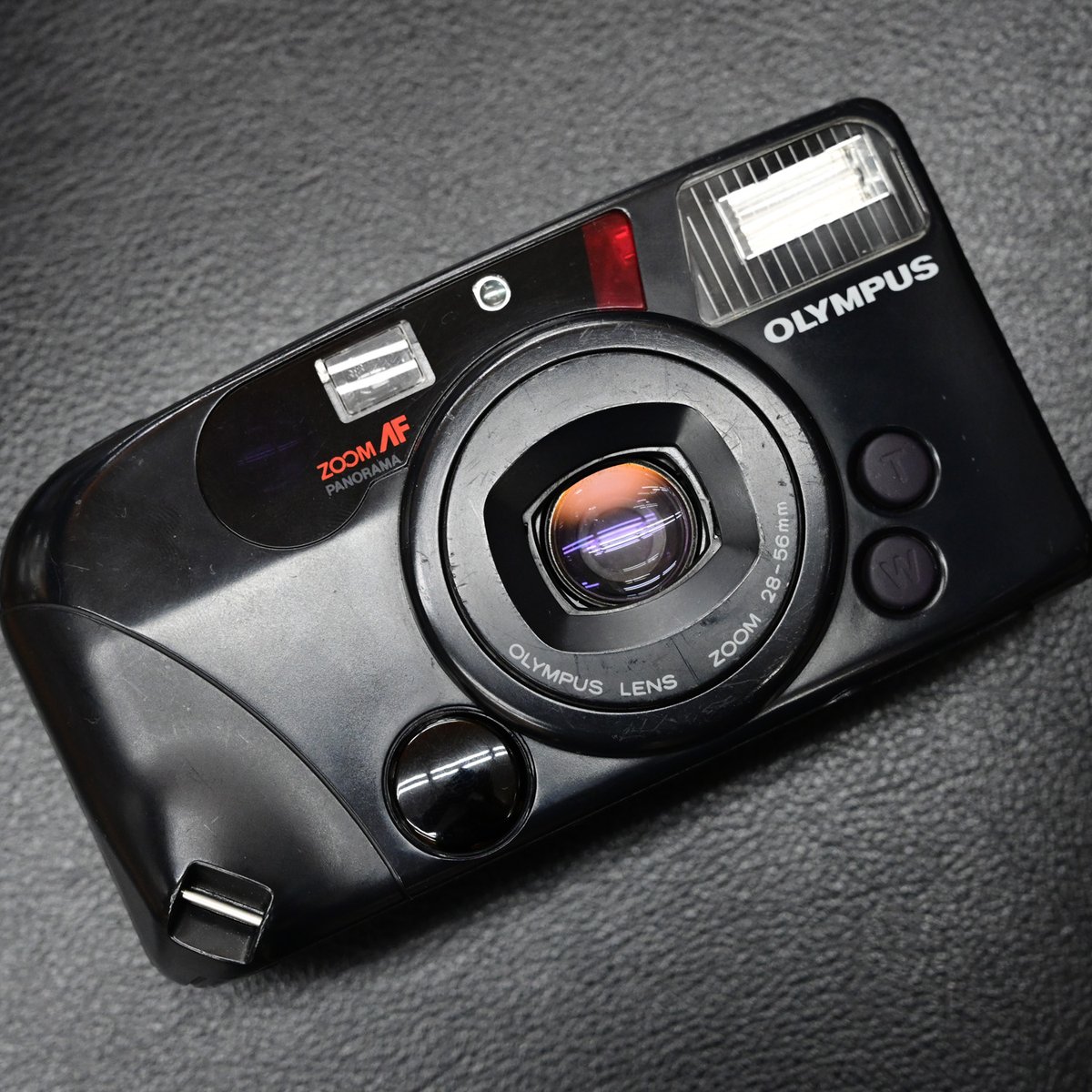 champcamera's tweet photo. 中古　OLYMPUS IZM 220　￥5,800-　by #青葉台 店

28mm～56mmの広角ズームに、途中で切り替え可能なパノラマ機能を搭載した、#コンパクトフィルムカメラ📸
大きめなボディはホールド感が良く、操作もシンプルで簡単なのが◎
手軽に写真を撮りたい方にオススメです(^^)

※こちらの個体はリコール点検・対策済です。

東急田園都市線の青葉台駅から徒歩3分
チャンプカメラ青葉台店（☎045-982-8311）にて販売です。
#OLYMPUSIZM220 #横浜青葉台 #田園都市線
https://t.co/3DciCgEgUv