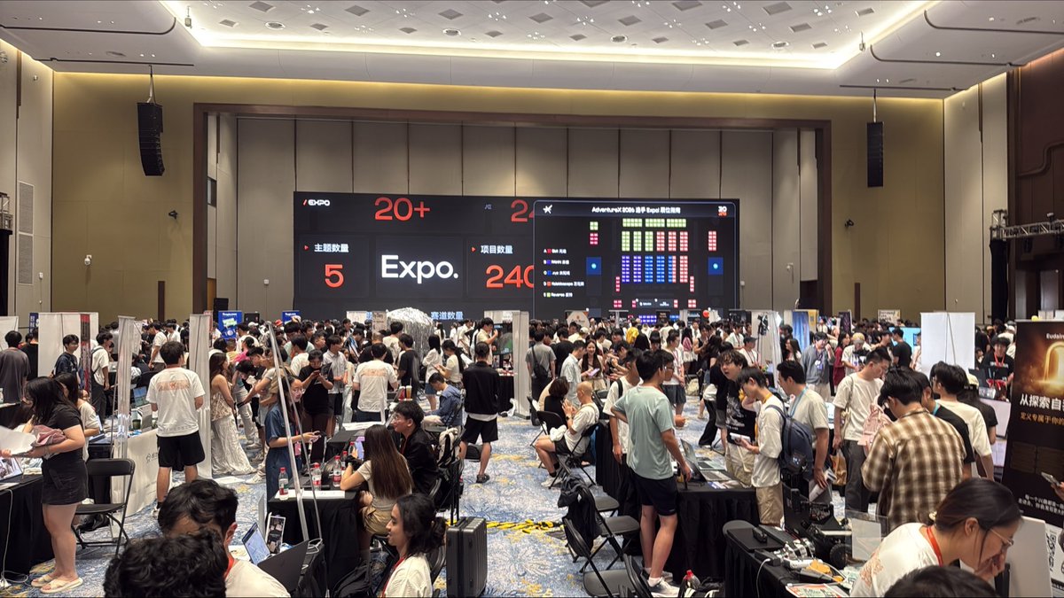 Lellansin's tweet photo. 围观一下。话说这个就是昨天 codex 崩了导致停摆的 hackathon 吗？ https://t.co/12bUhBZidA