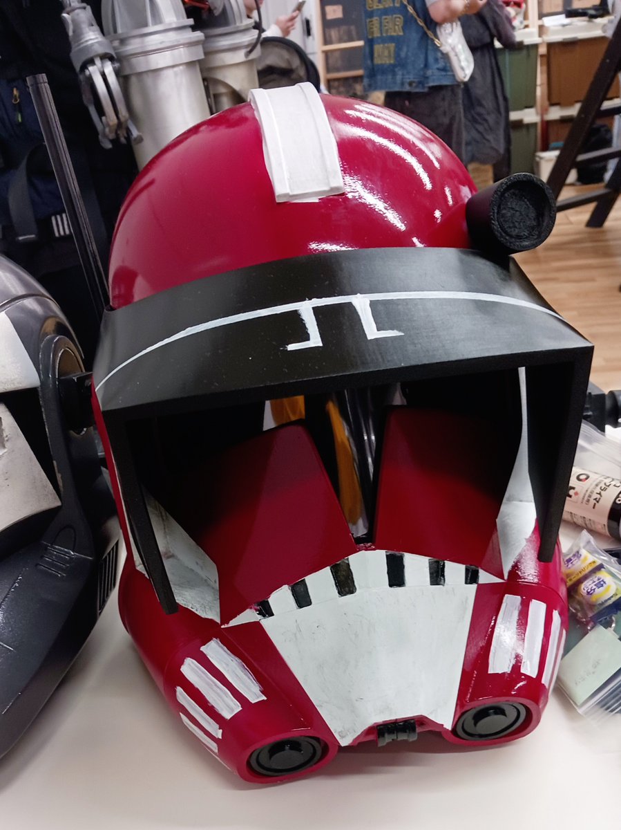 TF21_connie's tweet photo. Naokiさん(@Naoki311308)のCC-1010ことフォックスのヘルメット！
貴重なクロ��ンウォーズ版のヘルメット！
これはフルアーマー姿が楽しみだ！

靴/CROWPROPS https://t.co/Nt48EPG8WO https://t.co/yQNxjkn4c2