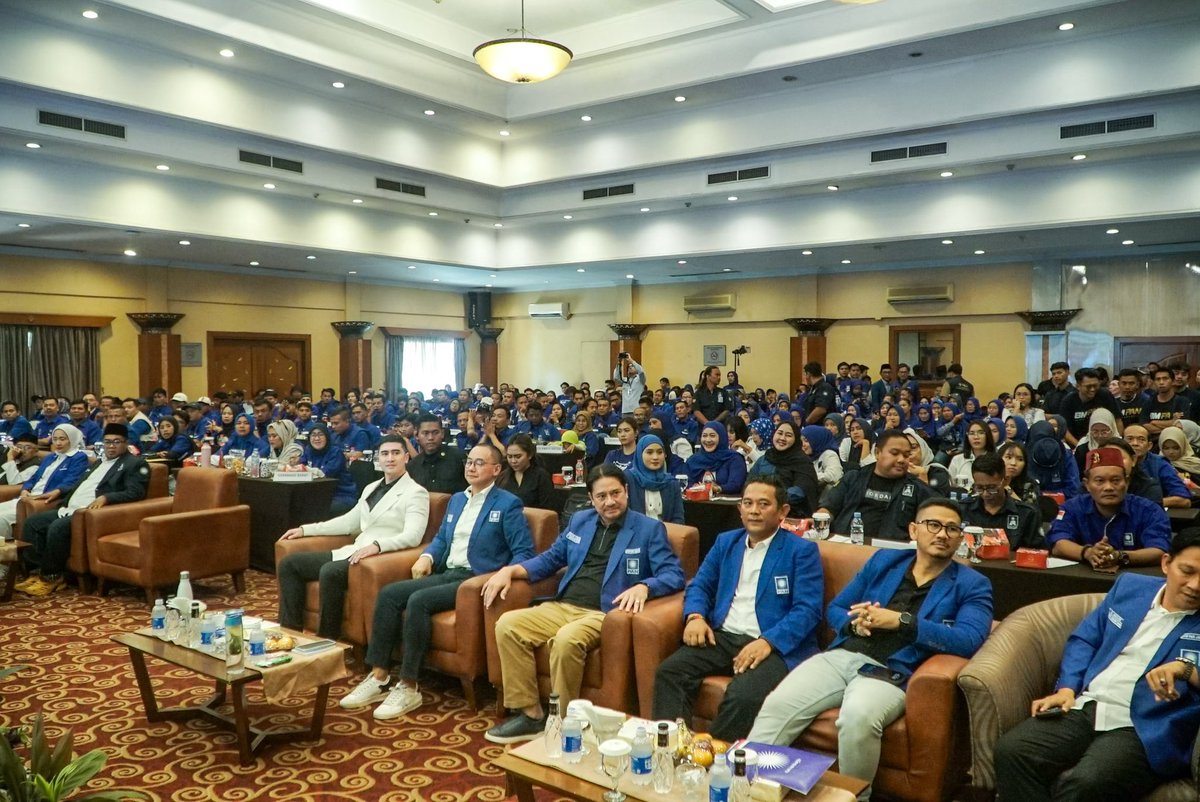 BramastaVerrell's tweet photo. Selalu ada makna di balik setiap langkah perjuangan. Bagi saya, relawan bukan hanya bagian dari sebuah organisasi, tetapi mereka yang memilih hadir dengan ketulusan, menjaga kepercayaan, dan menjadi jembatan antara harapan masyarakat dengan kerja nyata. https://t.co/ZZEX0aZCQt