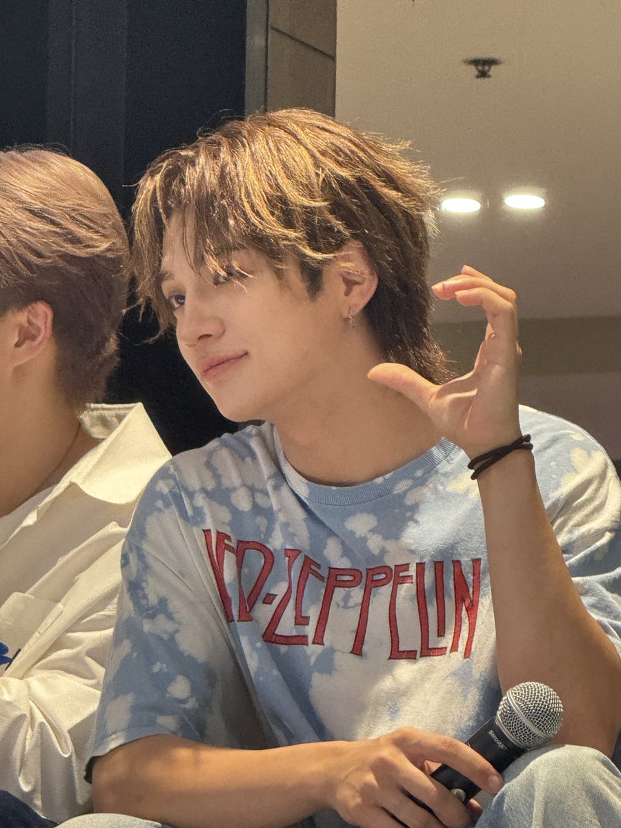 gasgrad23's tweet photo. หล่อสว่างมากค่ะ 🫶
#WOLFANDWANDER_1stFanGathering
#WOLFANDWANDER_BetterLife
#WOLFANDWANDER 
#GLDH
#WOLFHOWLHARMONY https://t.co/cDlQqul0Dy