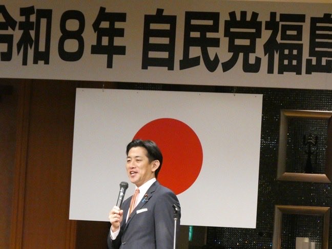 kobahawk's tweet photo. 福島市内にて自民党福島県連のセミナーで講演。

昨年１１月に浜通りを訪問し、浪江・双葉・大熊・富岡の町長と意見交換した際、帰還したくともできない方々への対応、除去土壌の県外最終処分への道のりの明確化、燃料デブリ除去を含む廃炉に向けた動きの加速などについてご意見を頂きました。

息の長いプロセスですが、着実に前に進めるべく、先日閣議決定された「骨太の方針」にも東日本大震災からの復興を党からの声により項目立てしました。

本日、講演前には、福島県内の農業や中小企業の団体の皆さまから、資材価格の高騰などに関するご意見を頂きました。

福島の再生に向けて、星北斗県連会長はじめ、県選出国会議員の皆さんとも力を合わせ、歩んでいきます。