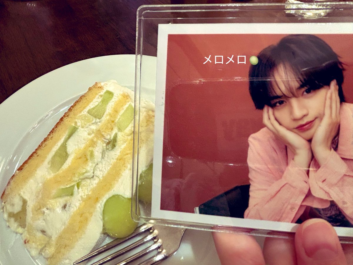 beginning_14's tweet photo. メロンにメロメロなケンティーちゃん🍈 https://t.co/AmrqCRFn6C