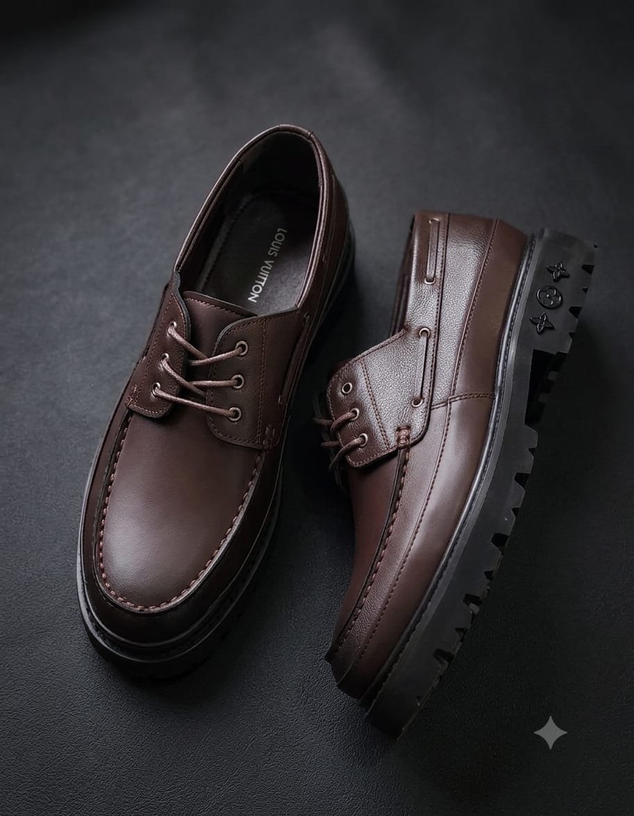 Deepspeeka's tweet photo. See shoes here oo, I no wan hear excuse https://t.co/yQ9tnzzLqY