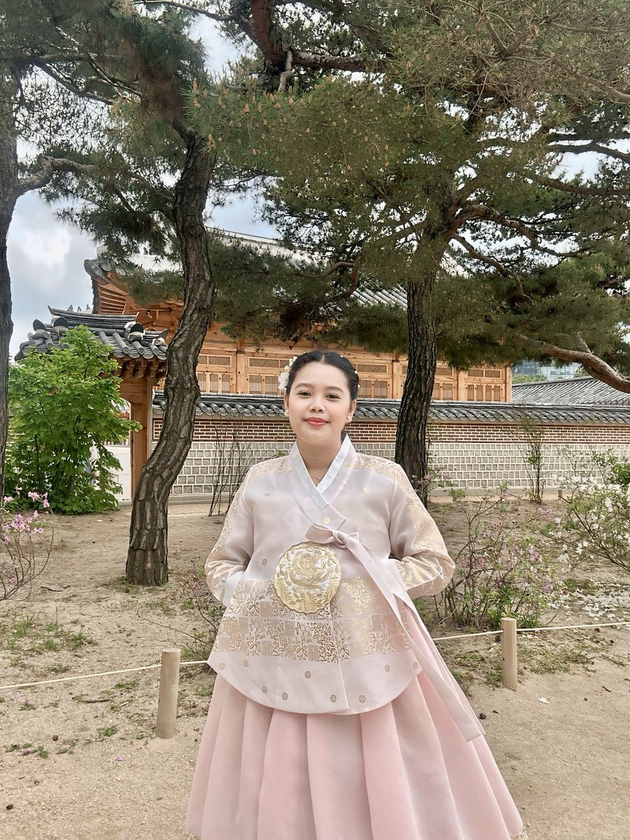 imnotmarjorieee's tweet photo. Felt cute, might rule the dynasty later. 🌸 https://t.co/iGtQTTAzeH