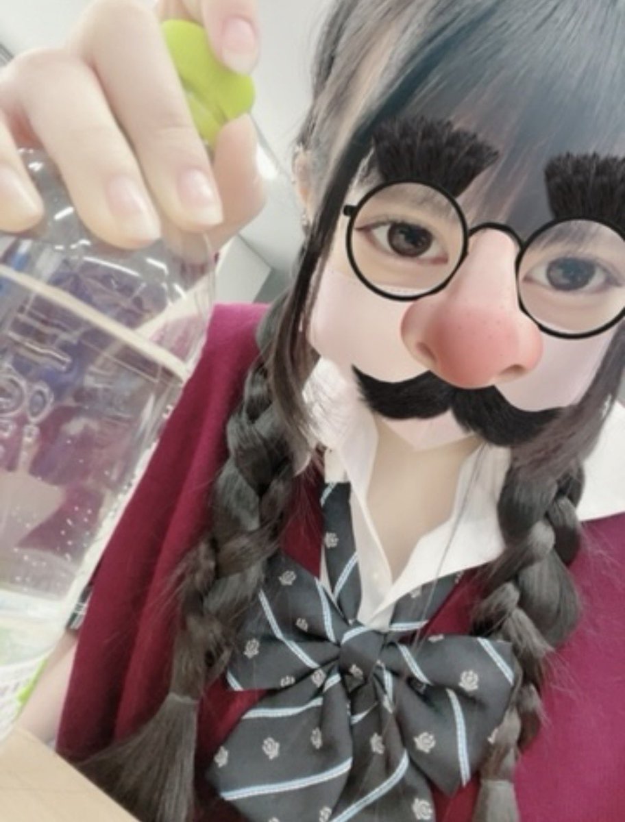 zifqe7's tweet photo. 制服ってやっぱ可愛いよ着るのたいぎいし通信だから制服なんて着る機会ないけど https://t.co/HreQj6xmFY