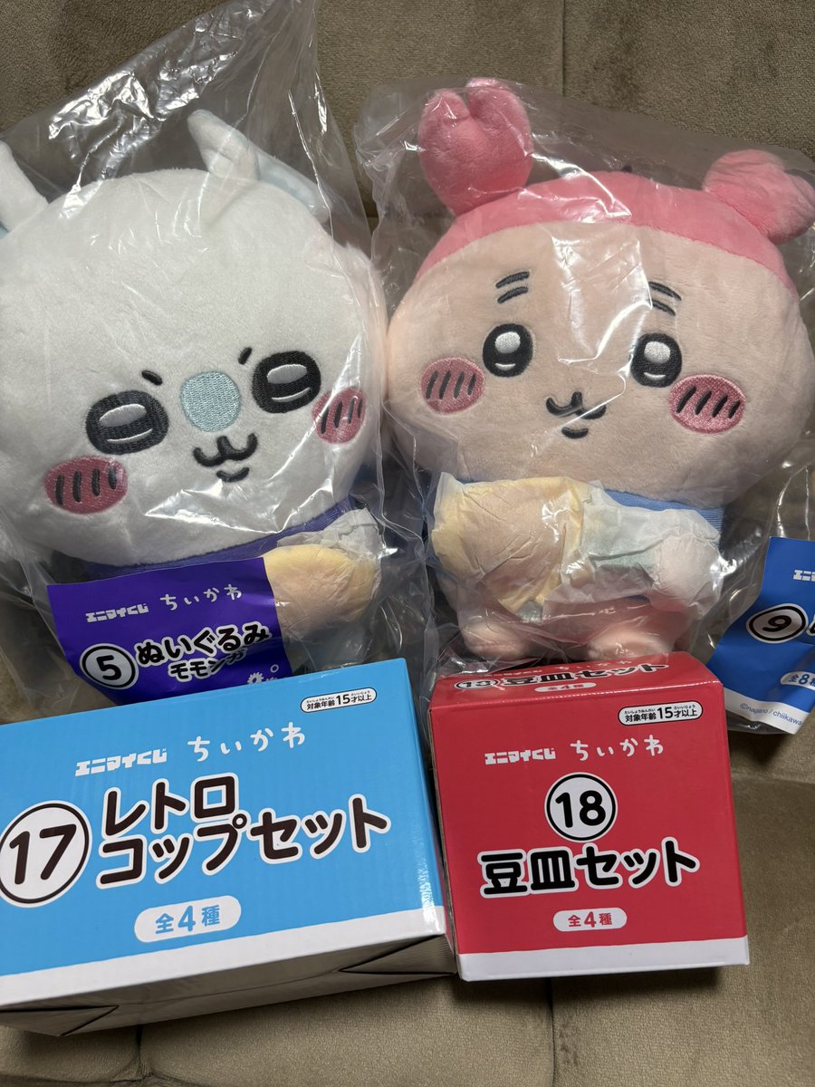 sgwmkt's tweet photo. 皿とコップが欲しいなと思ったけど発売日昨日だし出遅れたしもうどこにもないかな…と思ってたらたまたま立ち寄った場所で残っていてびっくり😳
１回目は目当ての皿とコップだったけどどちらもカニちゃん出ず、もう２回だけ…とやったらでかい子お迎えしてエッッッてなった https://t.co/ynPjKLBzeW