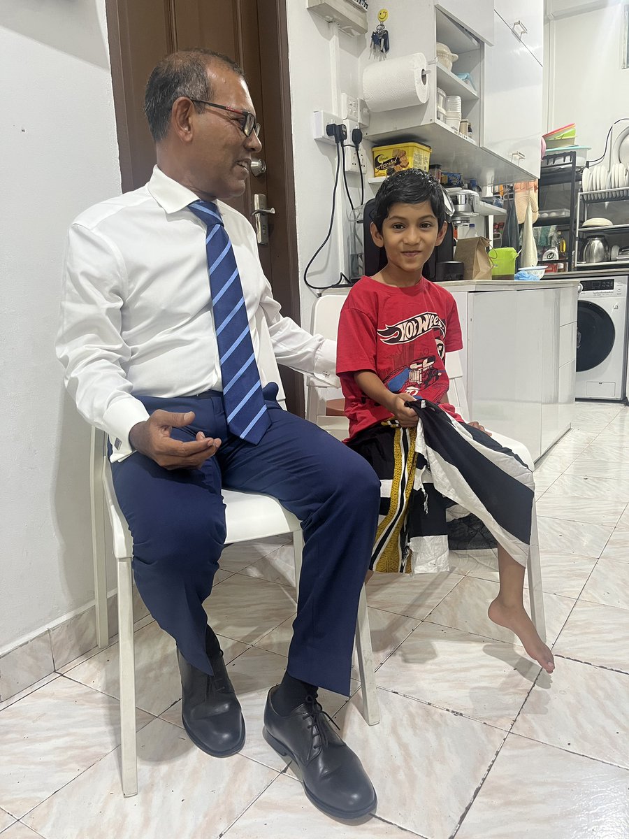 MohamedNasheed's tweet photo. Niviyan Nadeem Faiz khithaanu koh gadha vehje. Niviyan huree gadhakoh. Minivan dhuvahuge thahniyaa. https://t.co/xc1MVUCNNi