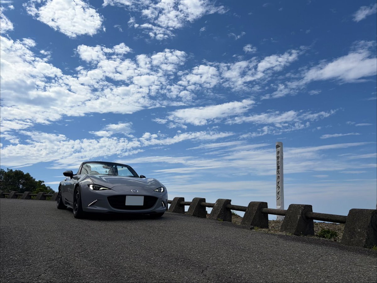 nuu2500's tweet photo. 伊勢志摩スカイライン最高に景色良かった！
良く写真撮られてる場所もすんなり入れた。もうとにかく山・街・海を全部見渡せて絶景だった
#峠ステッカー
#ロードスター https://t.co/ktbQfn1vPf