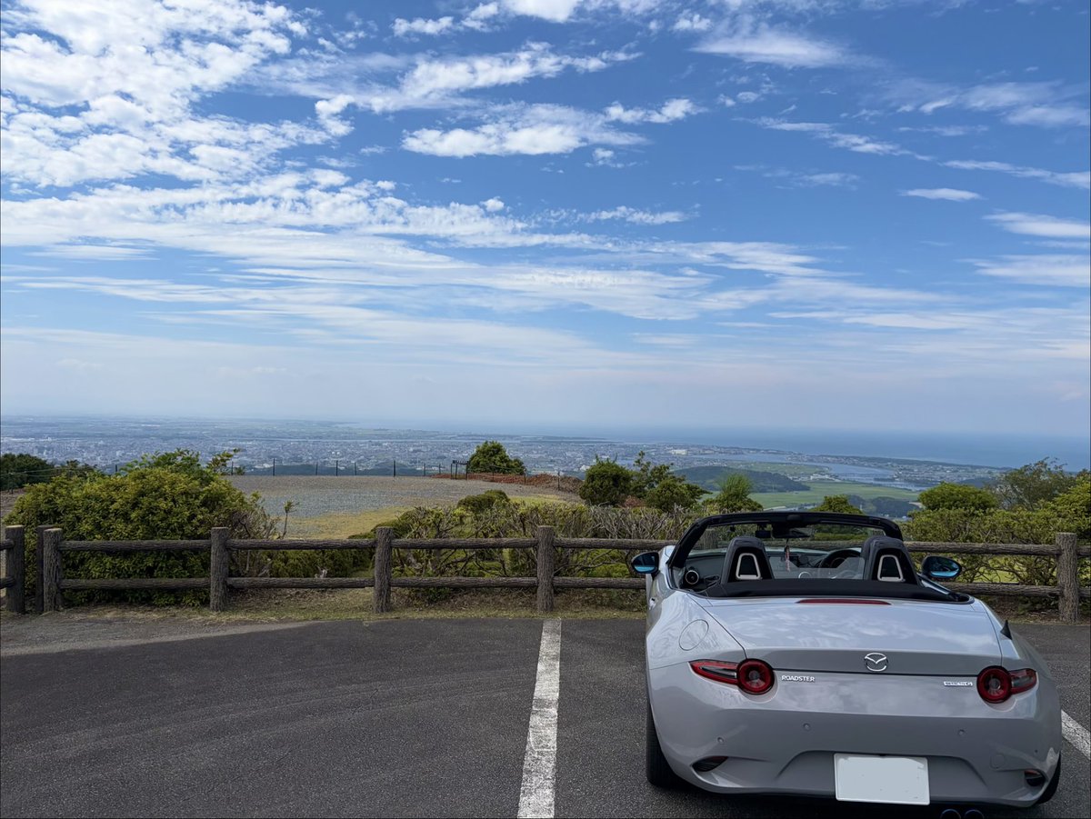 nuu2500's tweet photo. 伊勢志摩スカイライン最高に景色良かった！
良く写真撮られてる場所もすんなり入れた。もうとにかく山・街・海を全部見渡せて絶景だった
#峠ステッカー
#ロードスター https://t.co/ktbQfn1vPf
