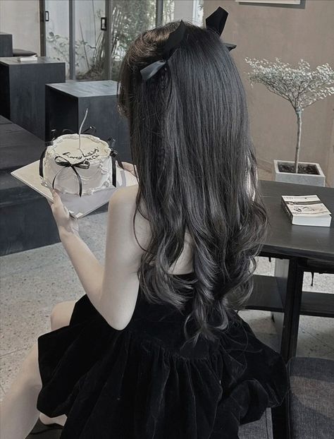 SKATEMOTA's tweet photo. Celebrating with a chic twist long black hair, cute twin buns, and a cake stealing the show
kng https://t.co/hNP02gSRXT