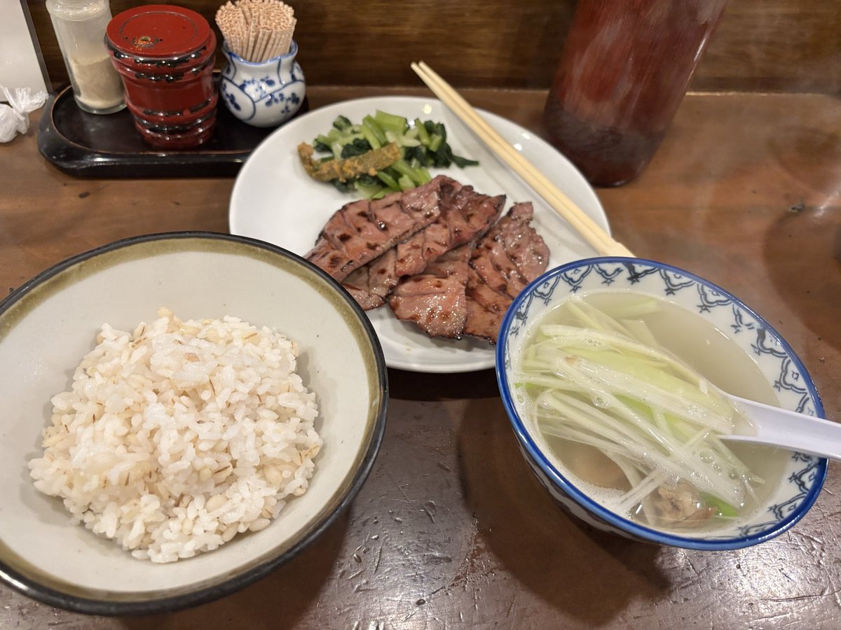 daimon8212's tweet photo. 🐮👅🍚🐶 https://t.co/1qe0uk6esq
