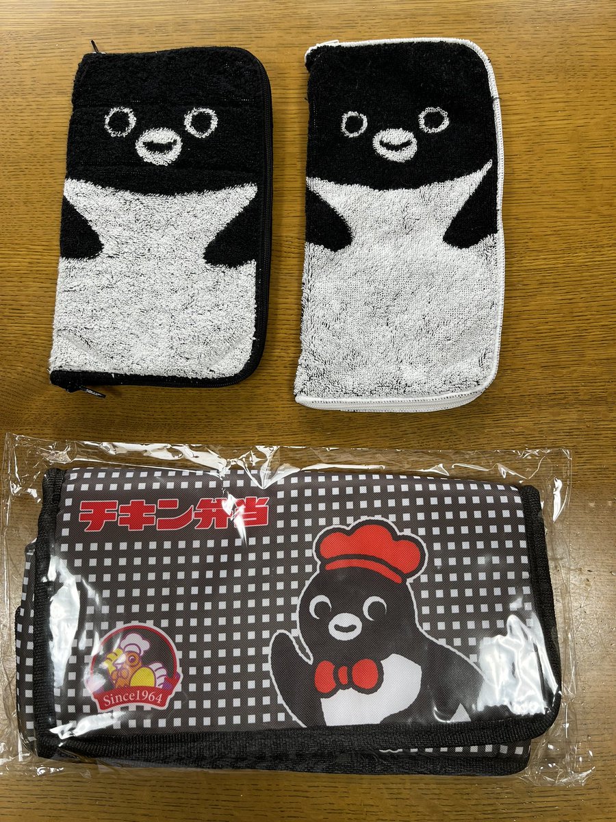 naokotaurus's tweet photo. 私が買ったのはこの３点です。保冷バッグとハンカチポーチです。右側は裏表がタオル地なので入れたものが濡れていても大丈夫です。私は歯ブラシセットを入れます。左側は裏側が保冷つきなので、冷たいも飲み物のペットボトルを入れると便利です。すぐ使っちゃいます😊
#Suicaの夏まつり https://t.co/Hadu3UjQ0g