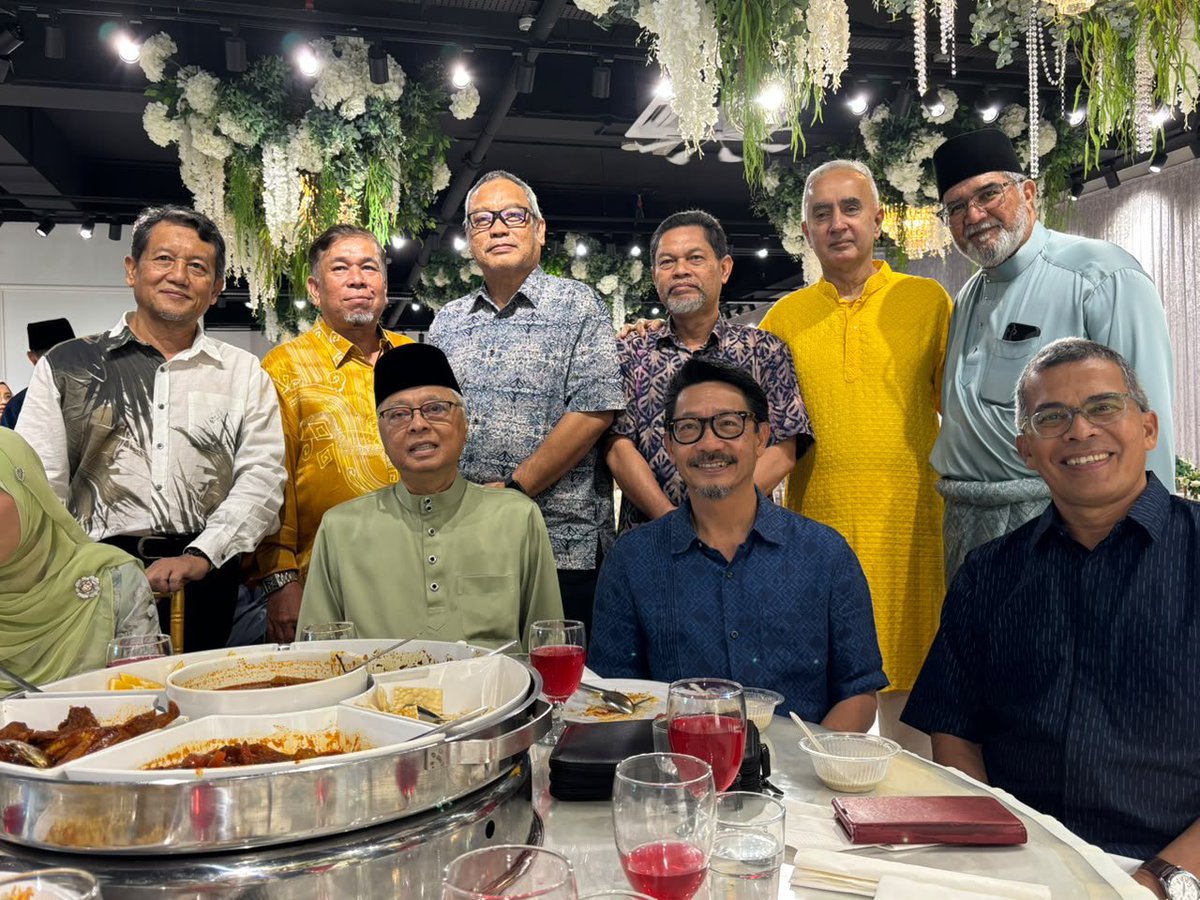 DGHisham's tweet photo. This afternoon, we attended the wedding reception of Noor Syazana Binti Nazor Ilahi and Sajjad Bin Hassan, held at Awan Space Emerald Hall, Level 1, Bangunan Wangsa 118, Wangsa Maju, Kuala Lumpur.

It was a wonderful gathering of friends and colleagues, made even sweeter by the chance to reconnect with my former schoolmate from Methodist Boys School Kuala Lumpur and a truly cherished moment. 

Our sincere thanks to the hosts and proud parents of the bride, Nazor Ilahi Bin Chanan Din and Abizah Binti Mohamed Murad, for their warm hospitality.