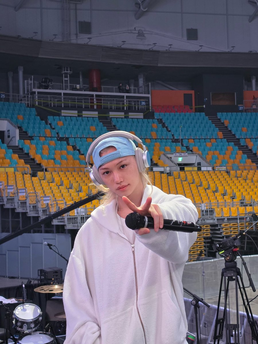 비니 tweet media