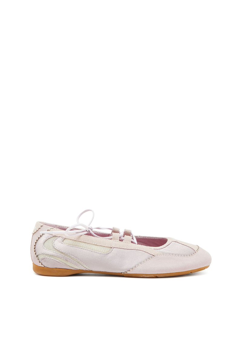 twice_closet's tweet photo. #미나 

260710 트와이스 “THIS IS FOR” 콘서트 

브랜드: DIESEL
제품명: D-Mile - Lace-Up Ballerina Flats In Leather And Mesh
가격: 365,525 KRW 

링크: https://t.co/Go9pA306op

#트와이스 #TWICE #미나 #MINA #트와이스패션 #ミナ #신발 #디젤 https://t.co/nGbu7d2pfL