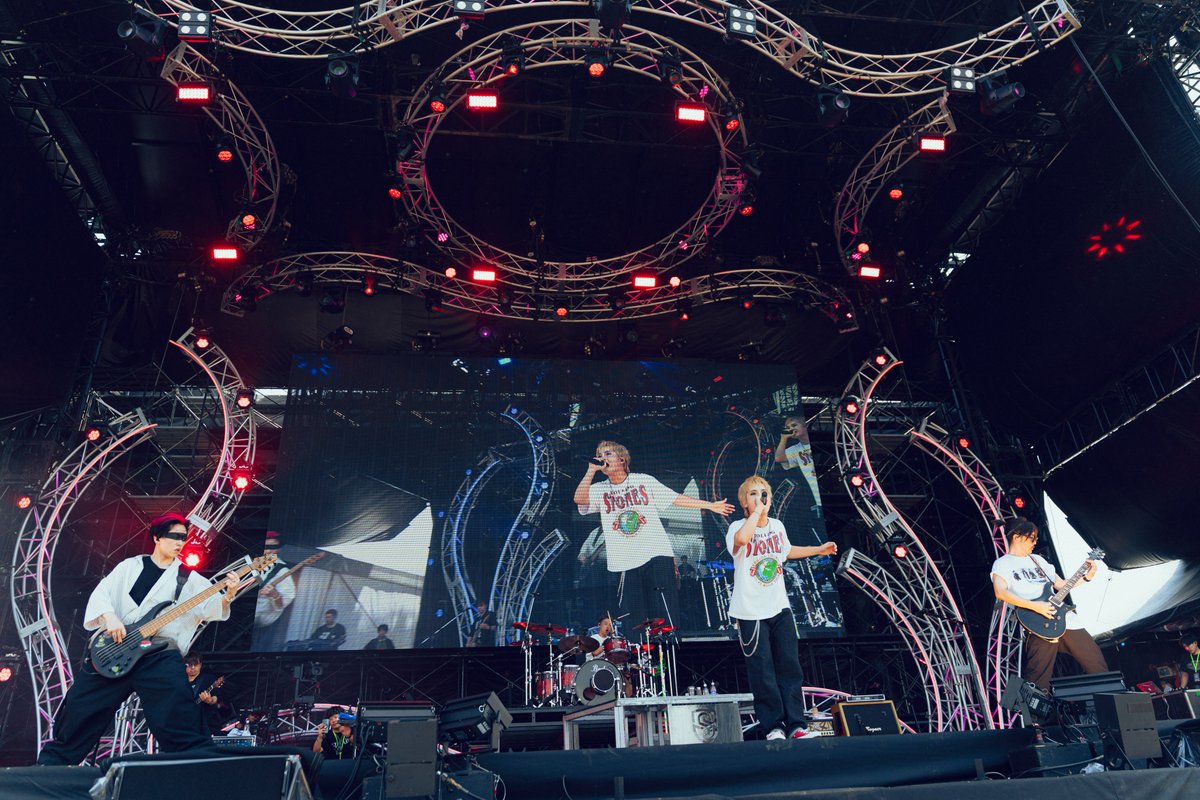 SPYAIRSTAFF's tweet photo. /／
＃ジャイガ
Thank you🌞
\＼

2026.7.26
OSAKA GIGANTIC MUSIC FESTIVAL 2026 
-THANKS 10TH GIGA-

[ Set List ]
1. イマジネーション
2. Awake
3. Chase the Shine
4. RAGE OF DUST
5. Kill the Noise
6. オレンジ
7. サムライハート（Some Like It Hot!!）

📷 @KYOTO_TANAKA02
@giga_osaka #SPYAIR
