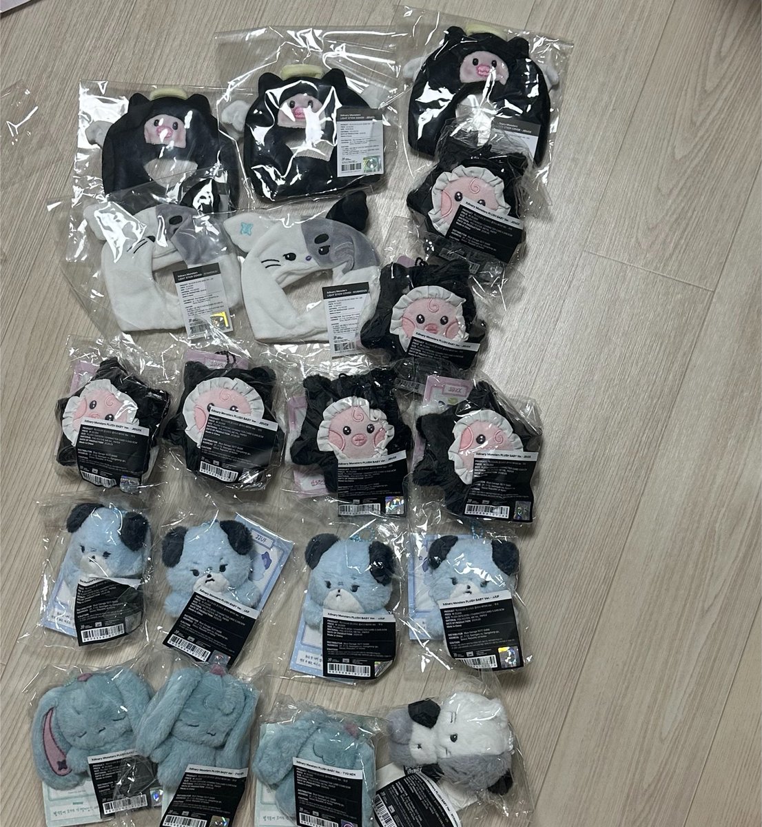 lshirly2's tweet photo. 엑디즈 엑스디너리히어로즈 양도
응원봉 커버 4.5/per
베이비엑몬즈 3.0/per
다 미개봉
반택+0.2 일택+0.4

xdinary heroes 엑몬즈 건일 정수 가온 지석 오드 승민 준한 형준 주연 md xdz xh https://t.co/lYXCxfLH3k