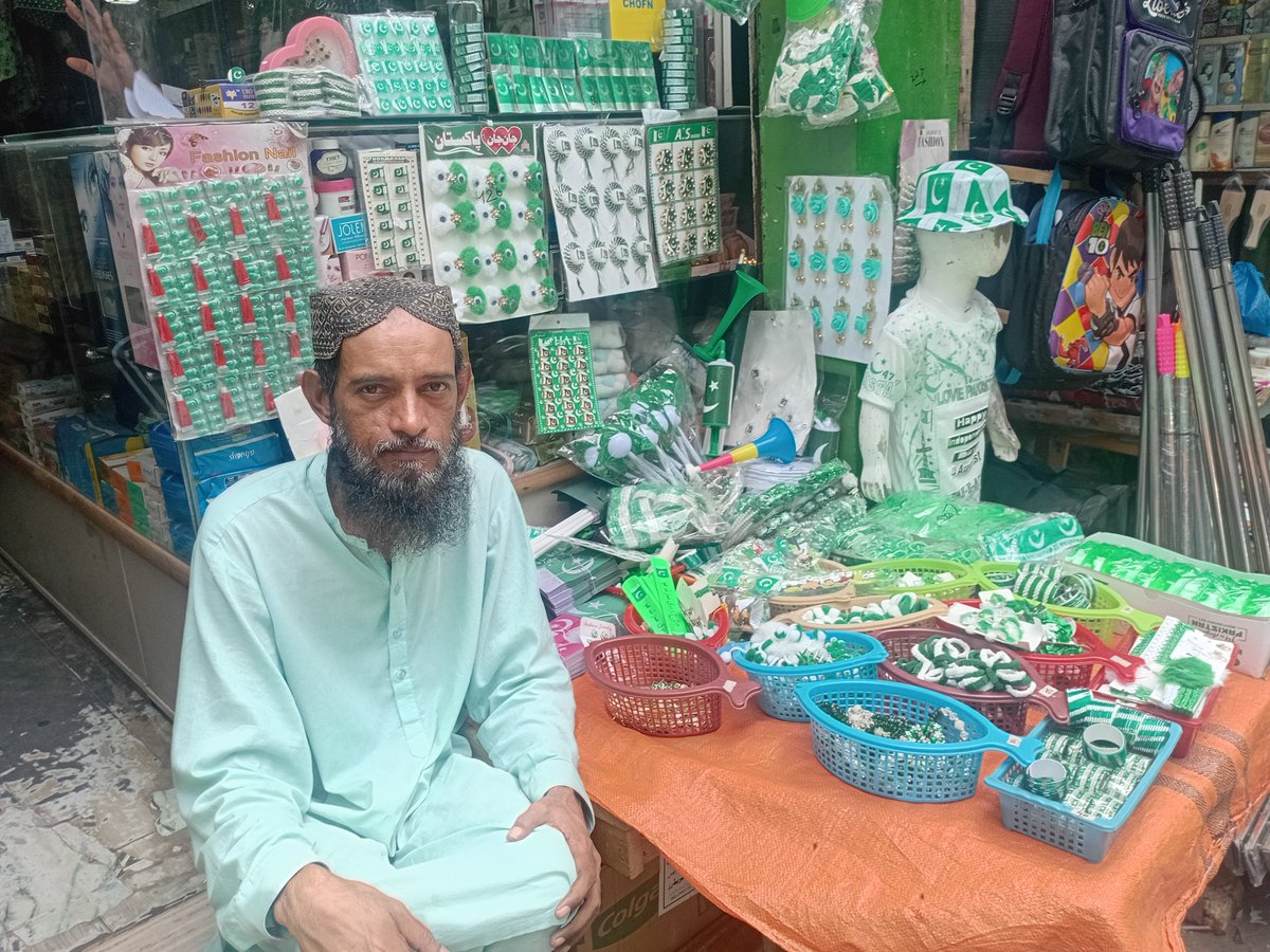 razi6588's tweet photo. اسلام و علیکم 
14اگست کا اسٹال لگایا ہے 
سب دوستوں سے دعا کی اپیل ہے 
اللہ تعالیٰ آپ پر اپنی رحمت قائم و دائم رکھے 
آمین https://t.co/A5CWIYfGNo
