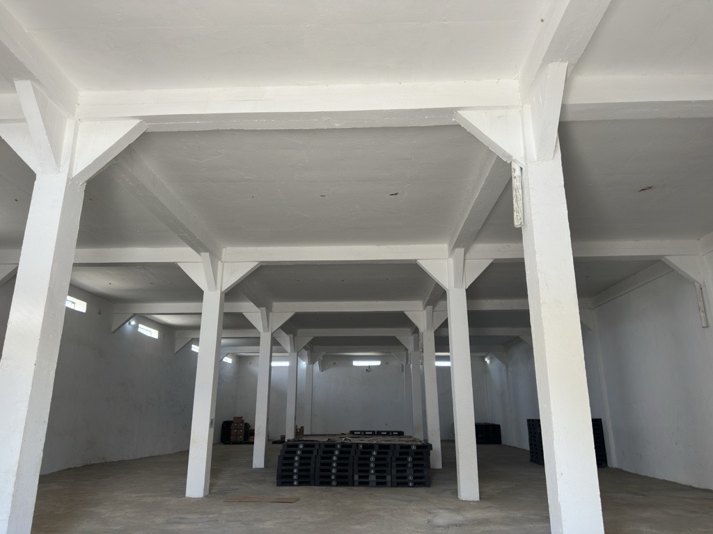 WFPSomalia's tweet photo. As El-nino threatens to send millions more into deep hunger in Somalia, WFP’s resources continue to dwindle due to the funding shortfall. 

In Kismayo, our warehouses are empty, yet the humanitarian needs are increasing. We need to act now❗ https://t.co/BpSVnbE9F1