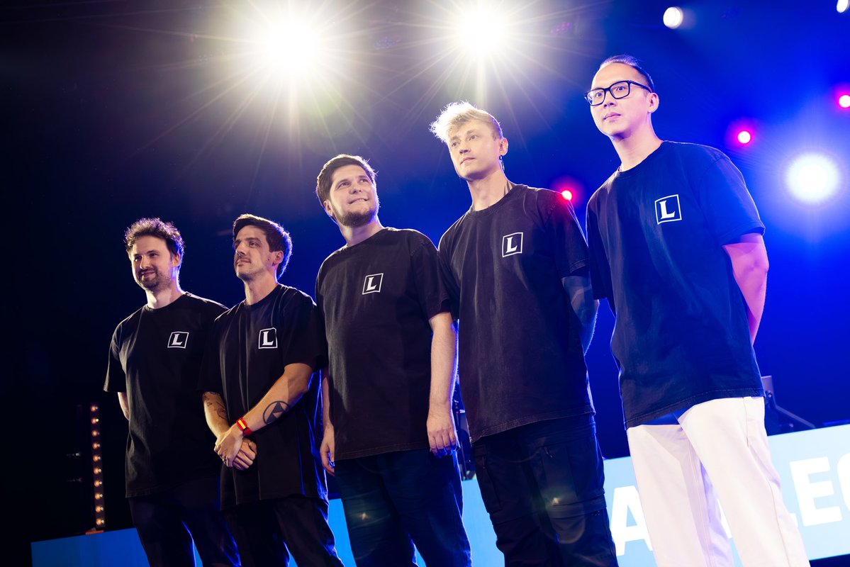 AraneaeLoL's tweet photo. Que bonito ha sido esta experiencia en Paris. Haber podido subirme a un escenario 12 años despues y haber podido jugar con tantos amigos y antiguos rivales de la grieta, ha sido una experiencia inolvidable. https://t.co/PU5Mqyzl2R