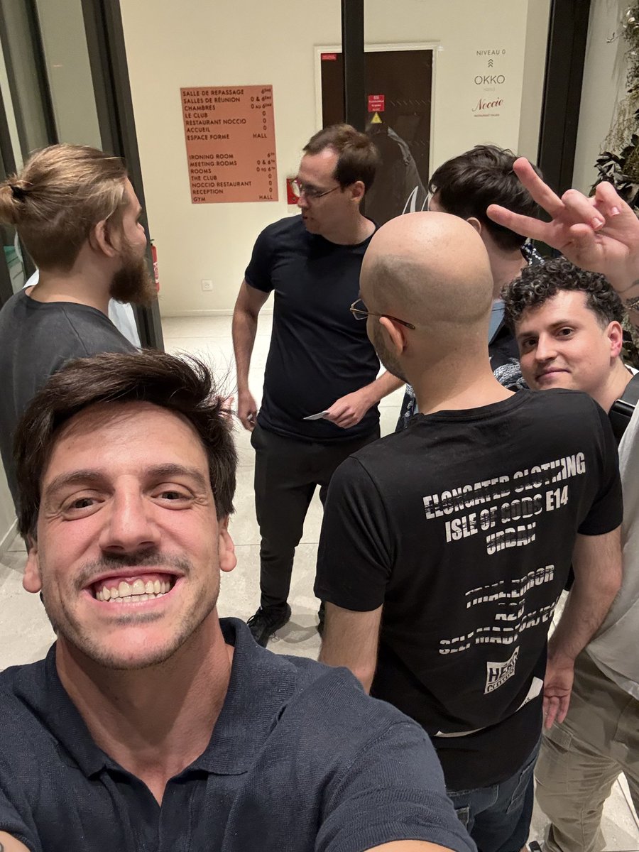 AraneaeLoL's tweet photo. Que bonito ha sido esta experiencia en Paris. Haber podido subirme a un escenario 12 años despues y haber podido jugar con tantos amigos y antiguos rivales de la grieta, ha sido una experiencia inolvidable. https://t.co/PU5Mqyzl2R