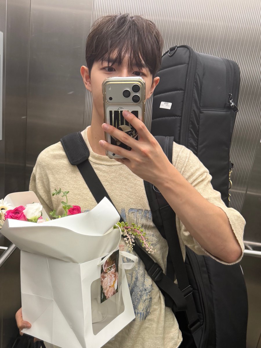 kjh_windpark's tweet photo. [✏️ From. JAEHWAN]

อันไหนคือดอกไม้กันน้า~~?🌷

🔗 https://t.co/FbGisM8LtA

@KJH_officialtwt #김재환 #KIMJAEHWAN https://t.co/yEUiTd1KGs