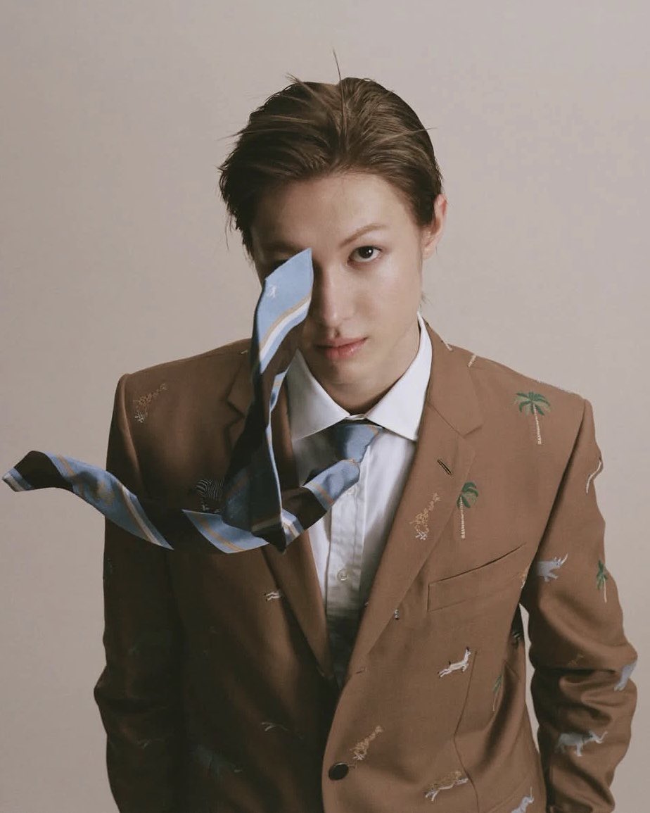 edwrsmartin's tweet photo. let's not forget martin in this suit https://t.co/iYd4cav5Lo