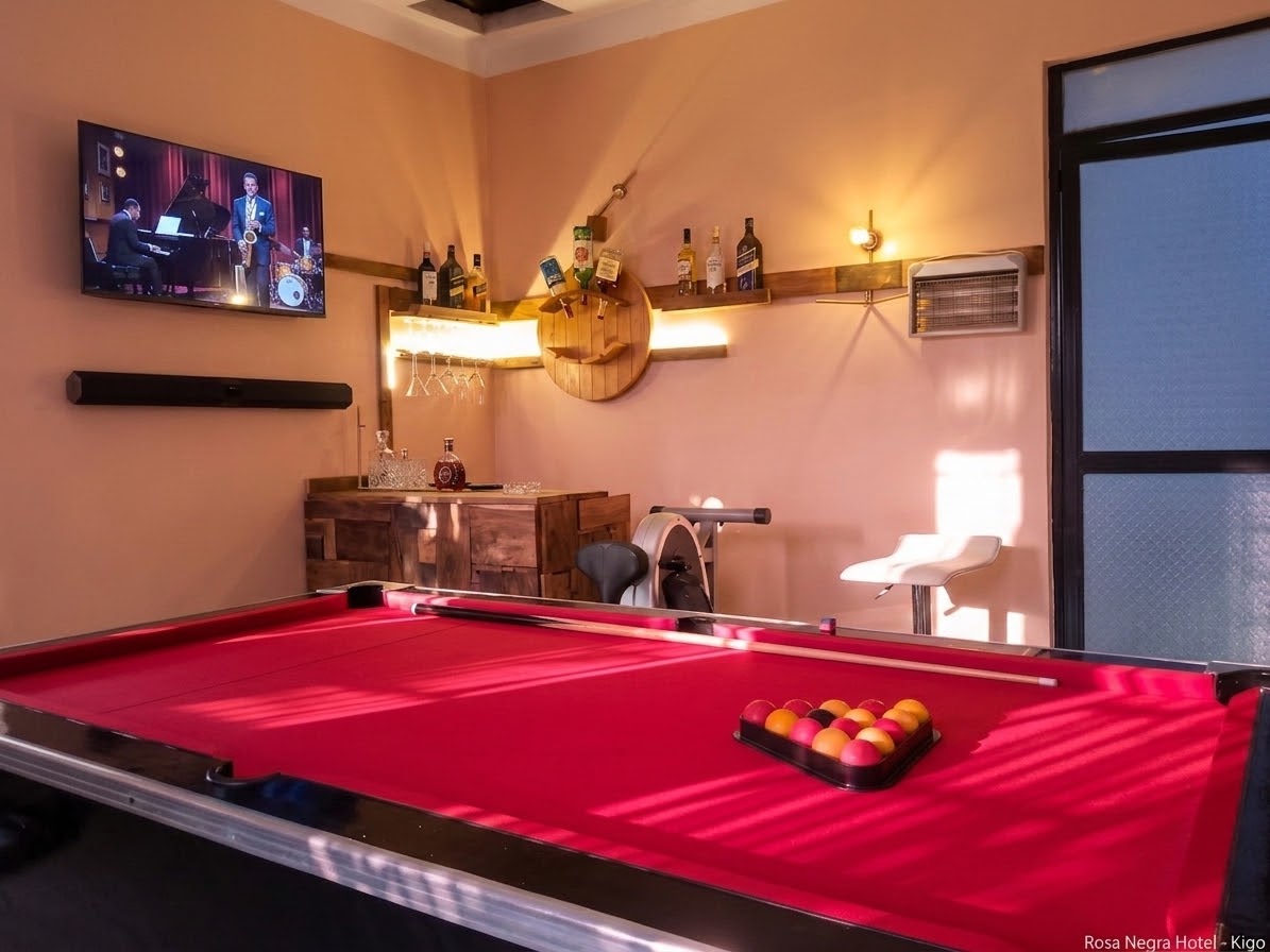 rosanegraKLA's tweet photo. Come and enjoy our cigar bar with pool, jazz and ...... https://t.co/BuwF9Mn9rq