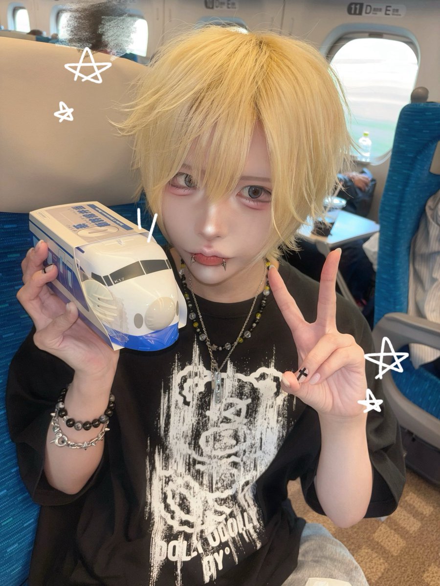 cocosyn_hiito's tweet photo. 新幹線弁当ゲットでウキウキ🎶 https://t.co/Ie1YhQalBO