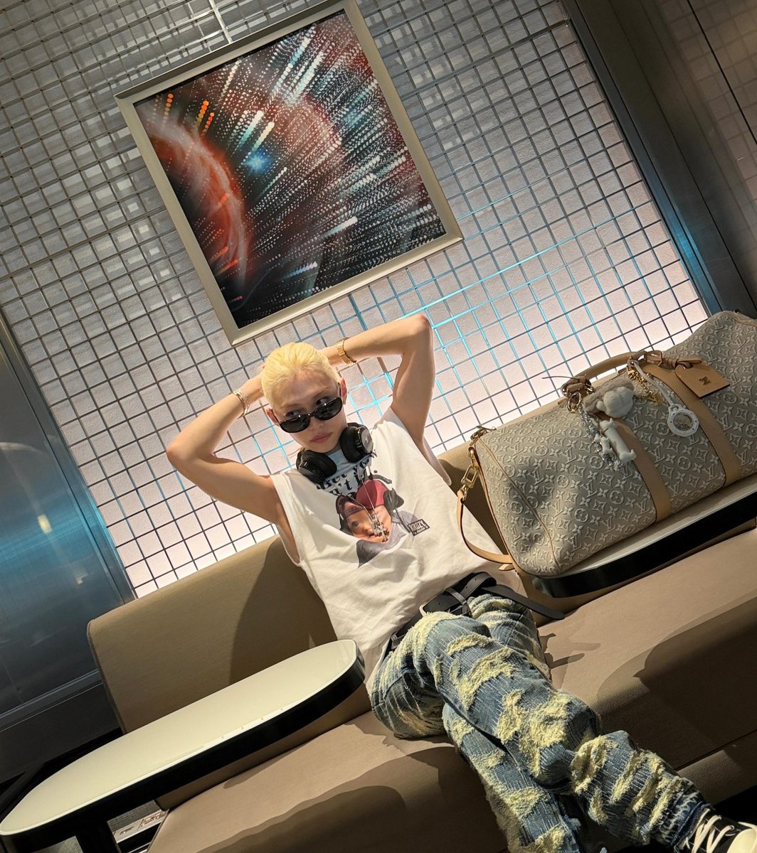leefebix's tweet photo. ⠀⠀
𝐋ooks like I figured it out, knowing life is prettier when I simply enjoying the moments. Not hiding from the world, just learning how to move through it gently.⠀⠀
⠀⠀ https://t.co/ESylzul4kZ